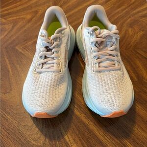 Brooks Women's Athletic Shoes - White and Blue